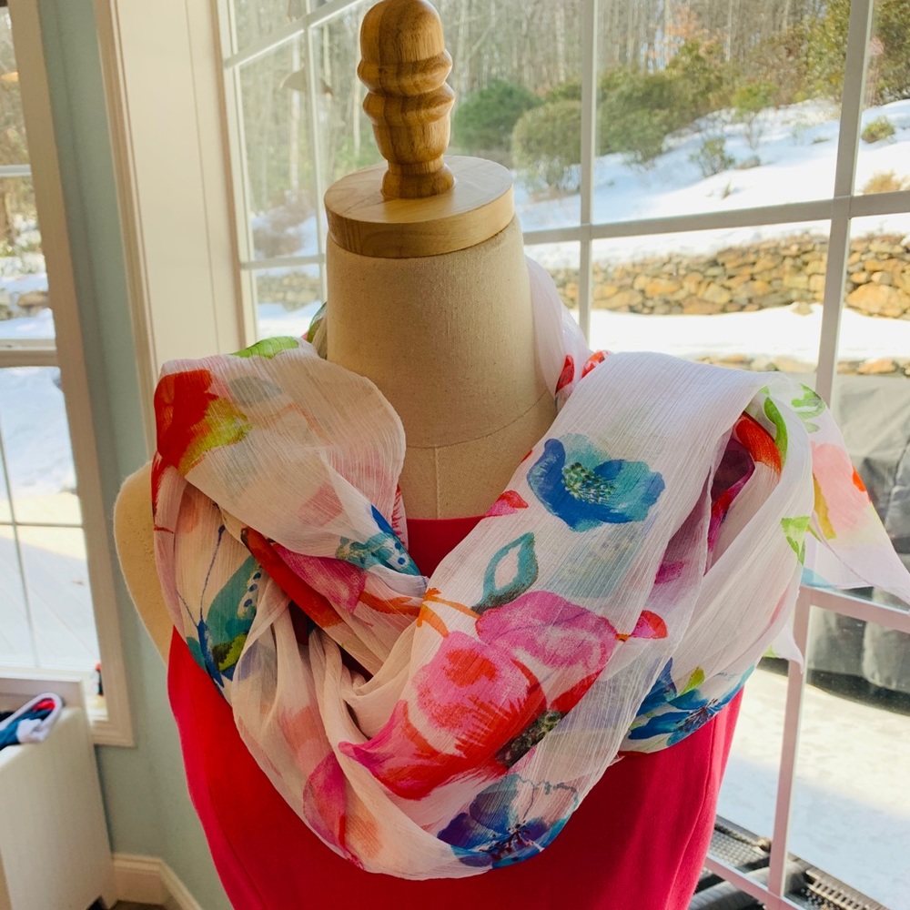 Stunning Flowered Scarf 7 feet by 3 feet of light, airy beauty
